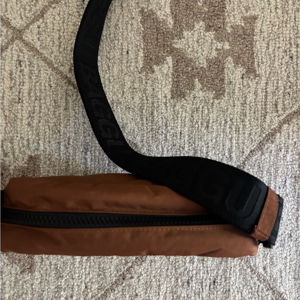 NWT BAGGU Brown Camera Crossbody Bag - Picture 4 of 6